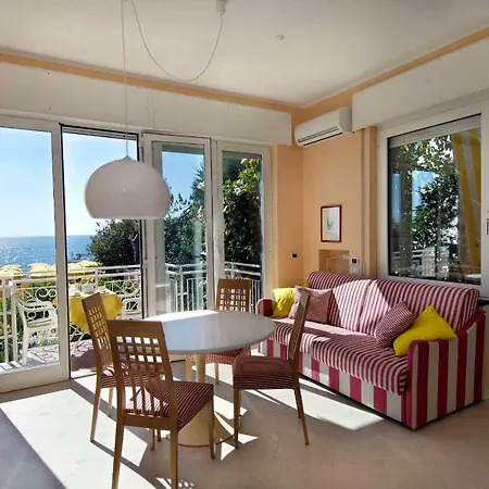 Marina 아파트호텔