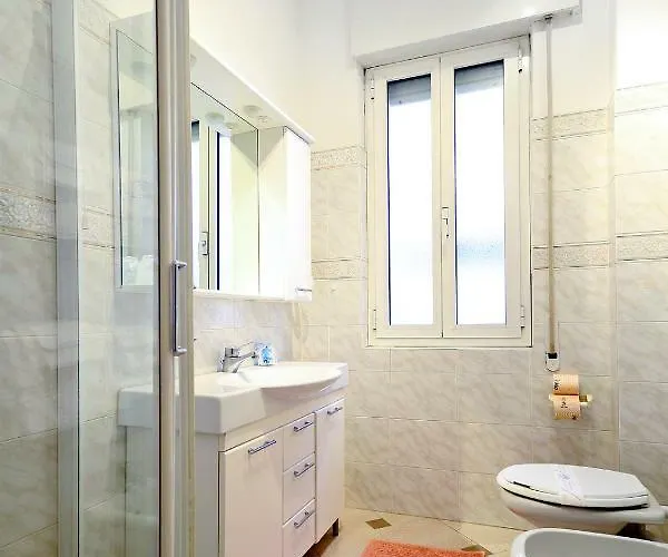 Marina Aparthotel 2*