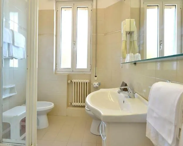 Marina Aparthotel 2*