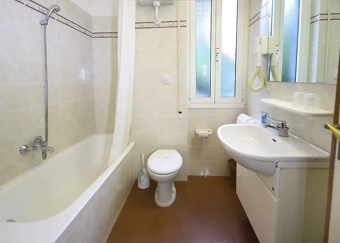 Marina Aparthotel 2*